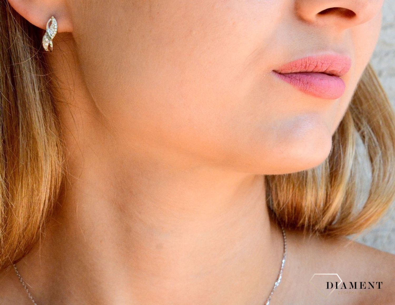 Złote kolczyki damskie 375 angielskie zdobione cyrkoniami KL 7432 375.jpg